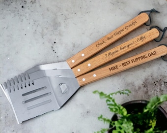 Spatola personalizzata, spatola per grigliare, spatola per barbecue, spatola in legno di bambù, spatola incisa, spatola per papà, re della griglia, regalo per papà, regalo per uomo