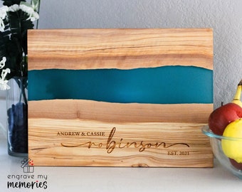 Tabla de charcutería personalizada, regalos para la pareja, tabla de servicio Live Edge, regalo de aniversario personalizado, tabla de cortar de resina, regalo de boda