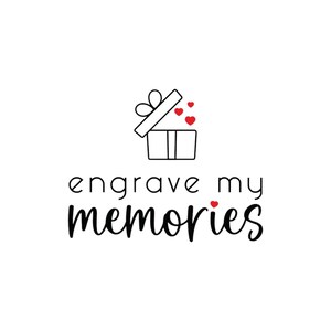 K&ouml;nnte beinhalten: Schwarz-wei&szlig;e Grafik mit dem Text "engrave my memories". Das Bild zeigt eine Strichzeichnung einer offenen Geschenkbox mit roten Herzen, die herausfliegen. Das Design ist schlicht und elegant, ideal f&uuml;r personalisierte Geschenke.