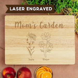 Personalized birth flower cutting board, mom's kitchen gift, custom engraved mother's day gift, grandma birthday gift, kitchen decor