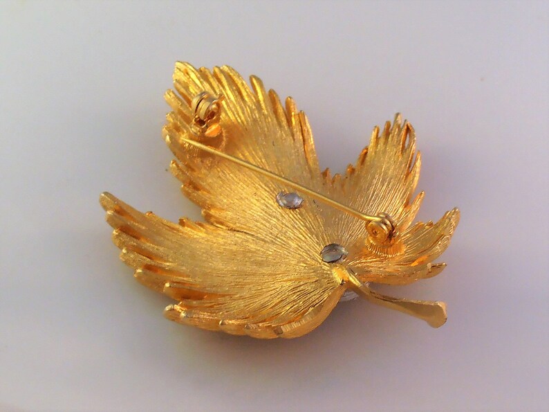 Boucher Style Raised Pave Rhinestone Center Gilt Rhinestone Leaf Brooch 20 grams