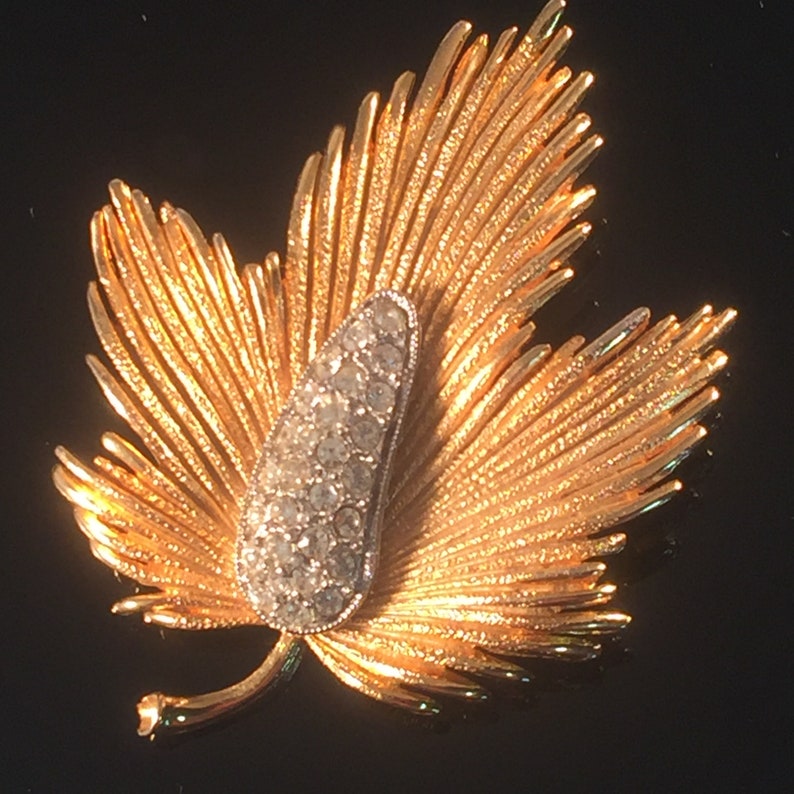 Boucher Style Raised Pave Rhinestone Center Gilt Rhinestone Leaf Brooch 20 grams