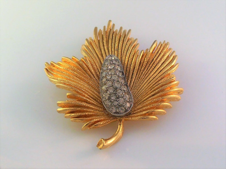 Boucher Style Raised Pave Rhinestone Center Gilt Rhinestone Leaf Brooch 20 grams