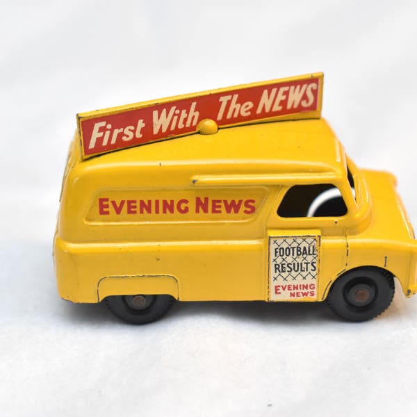 Matchbox Lesney No.42 Evening News Van, Smooth tread BPW Football Results, made in England Original Vintage Die Cast Toy Car Collection