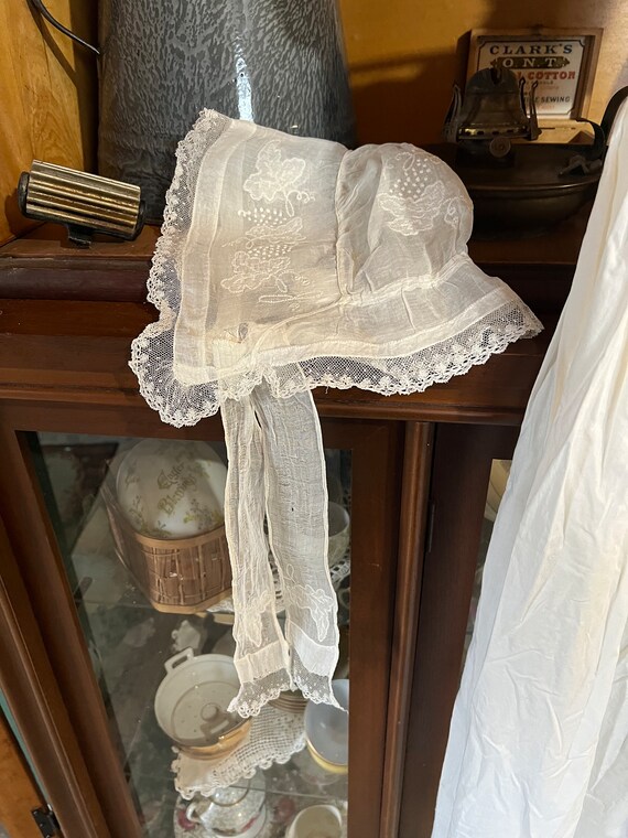 Elegant Victorian dress and bonnet - image 5