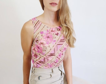 90s beige Tank Top met roze bloemen en diagonale strepen!