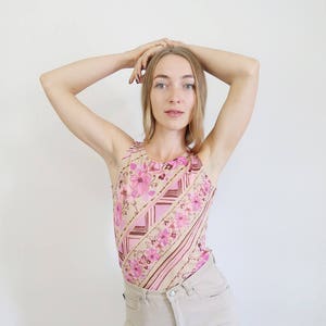 90s Beige Tank Top with Pink Flowers and Diagonal Stripes image 2