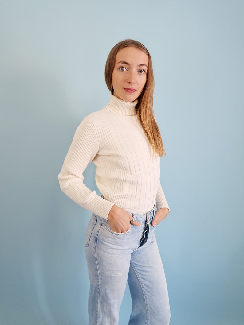 90s turtleneck outfit
