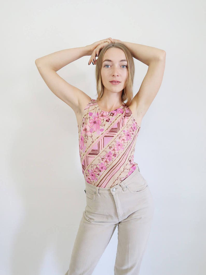 90s Beige Tank Top with Pink Flowers and Diagonal Stripes image 2