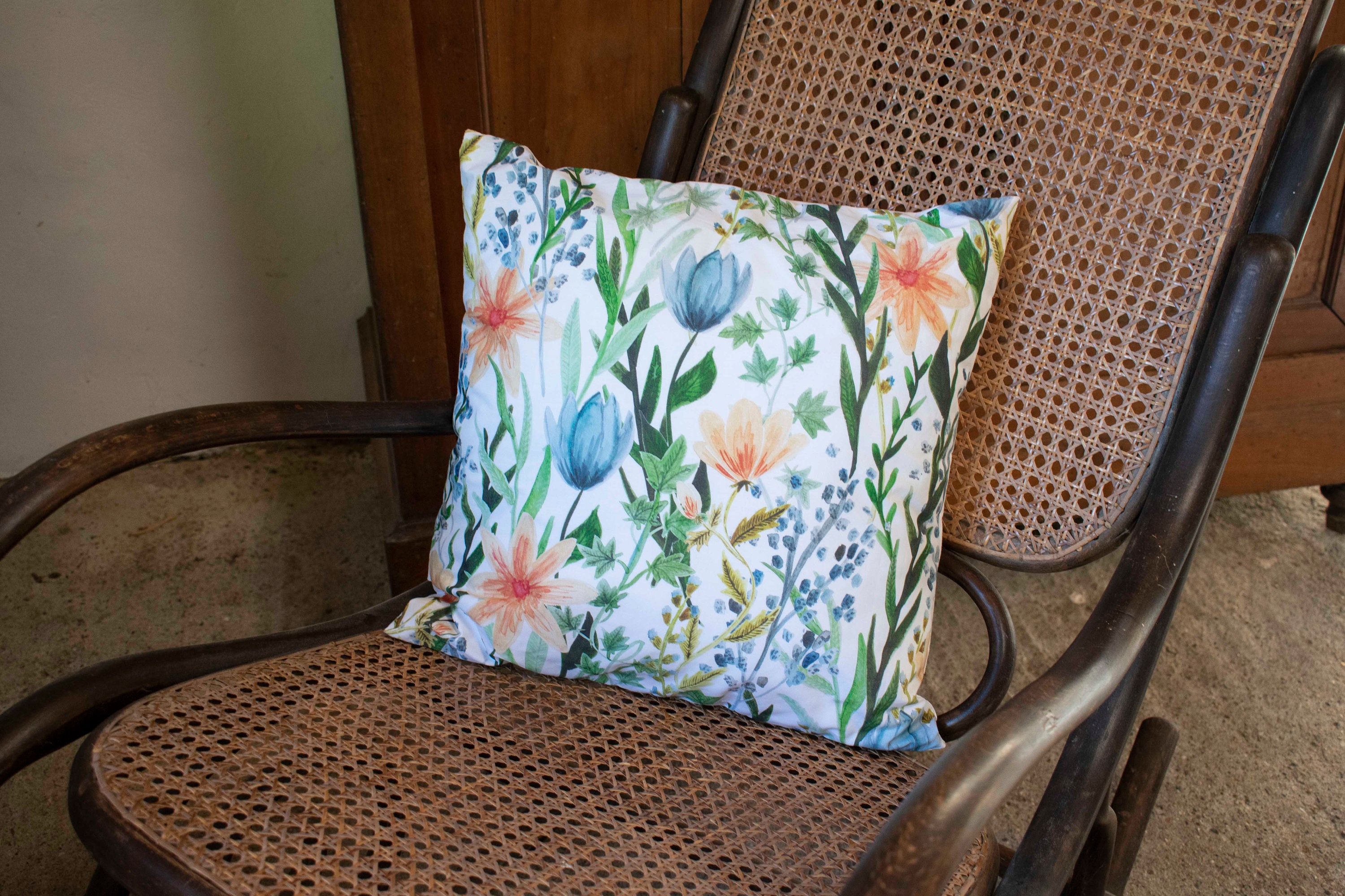 Housse de Coussin Motif Fleurs en Eau