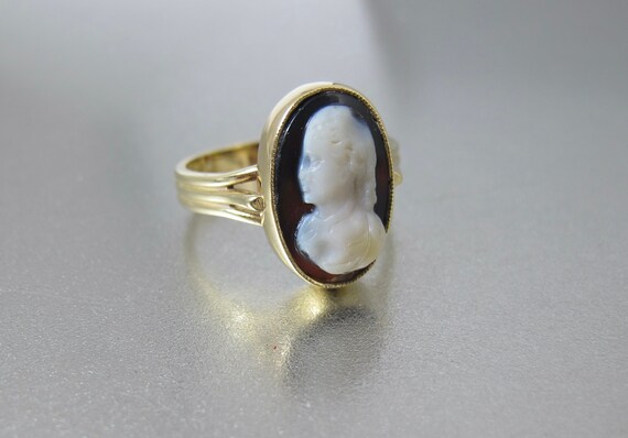 Antique 14K Oval Cameo Ring. Yellow Gold Black On… - image 7