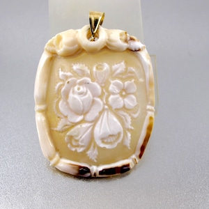 14K Gold Floral Cameo Anhänger: Hand geschnitzte italienische Muschel