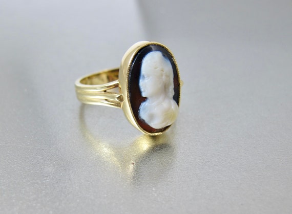 Antique 14K Oval Cameo Ring. Yellow Gold Black On… - image 9