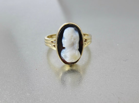 Antique 14K Oval Cameo Ring. Yellow Gold Black On… - image 2