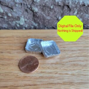 Könnte beinhalten: Zwei kleine, quadratische Alufolienformen in Silber, etwa so groß wie ein US-Cent. Nur digitales File. Nichts wird versandt.