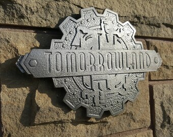 Kingdom Tomorrowland trash can plaque sign