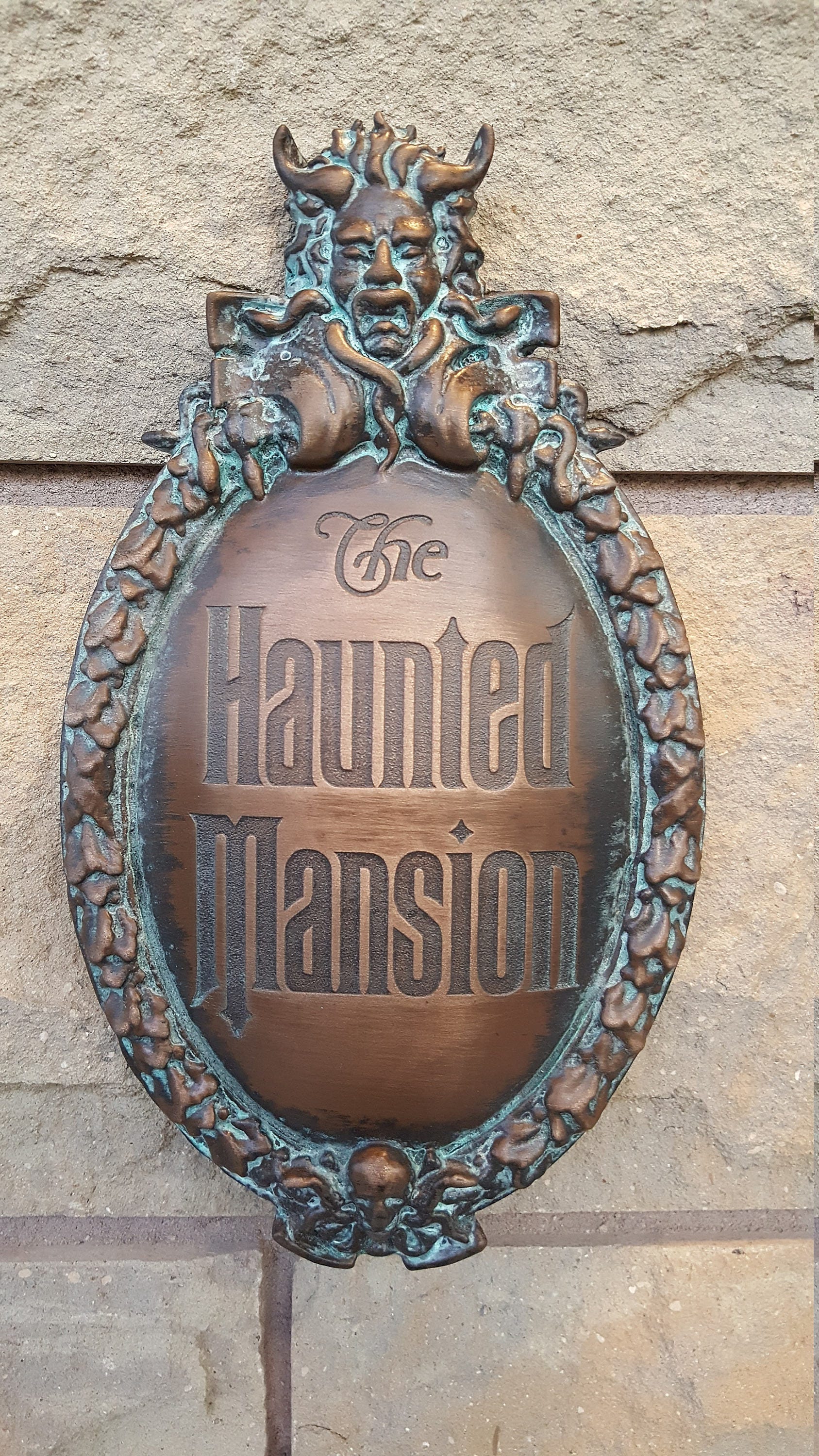 Haunted Mansion Resin Sign 看板 Haunted Mansion Sign, Magnet, Resin Wall Decoration, 3.75