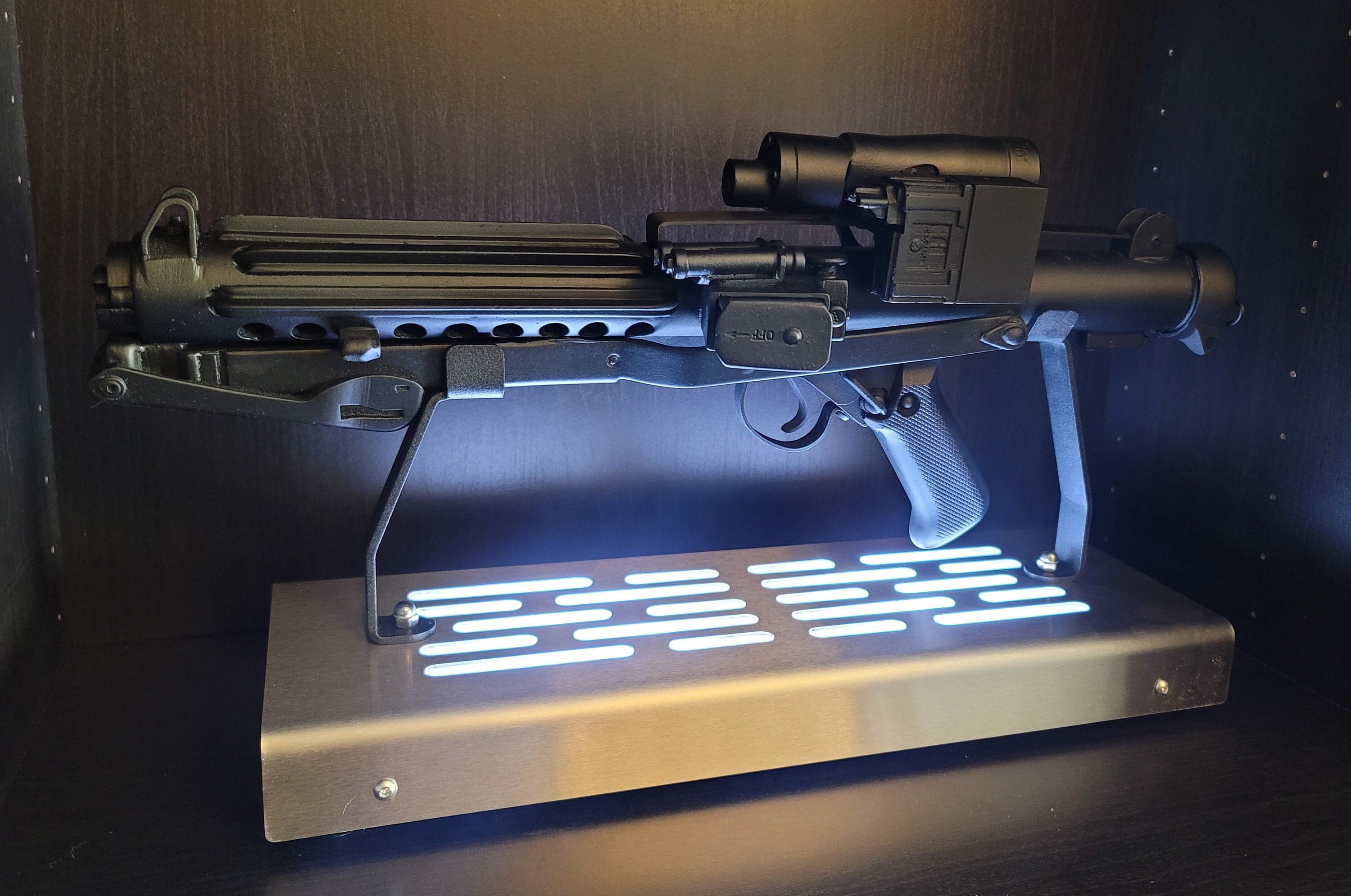 thumbnail image 2 of Star Wars Acrylic Blaster Display Stand - Fits E-11, DL-44, DH-17 - Jedi-Robe 2 of 6