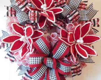 Poinsetta Christmas wreath for front door, Houndstooth Christmas wreath, Red and black Christmas wreath, Christmas wreath