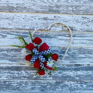 Valentines day gift, Valentines day wreath, Valentines day heart, Valentines day door hanger, beaded wreath, beaded heart wreath