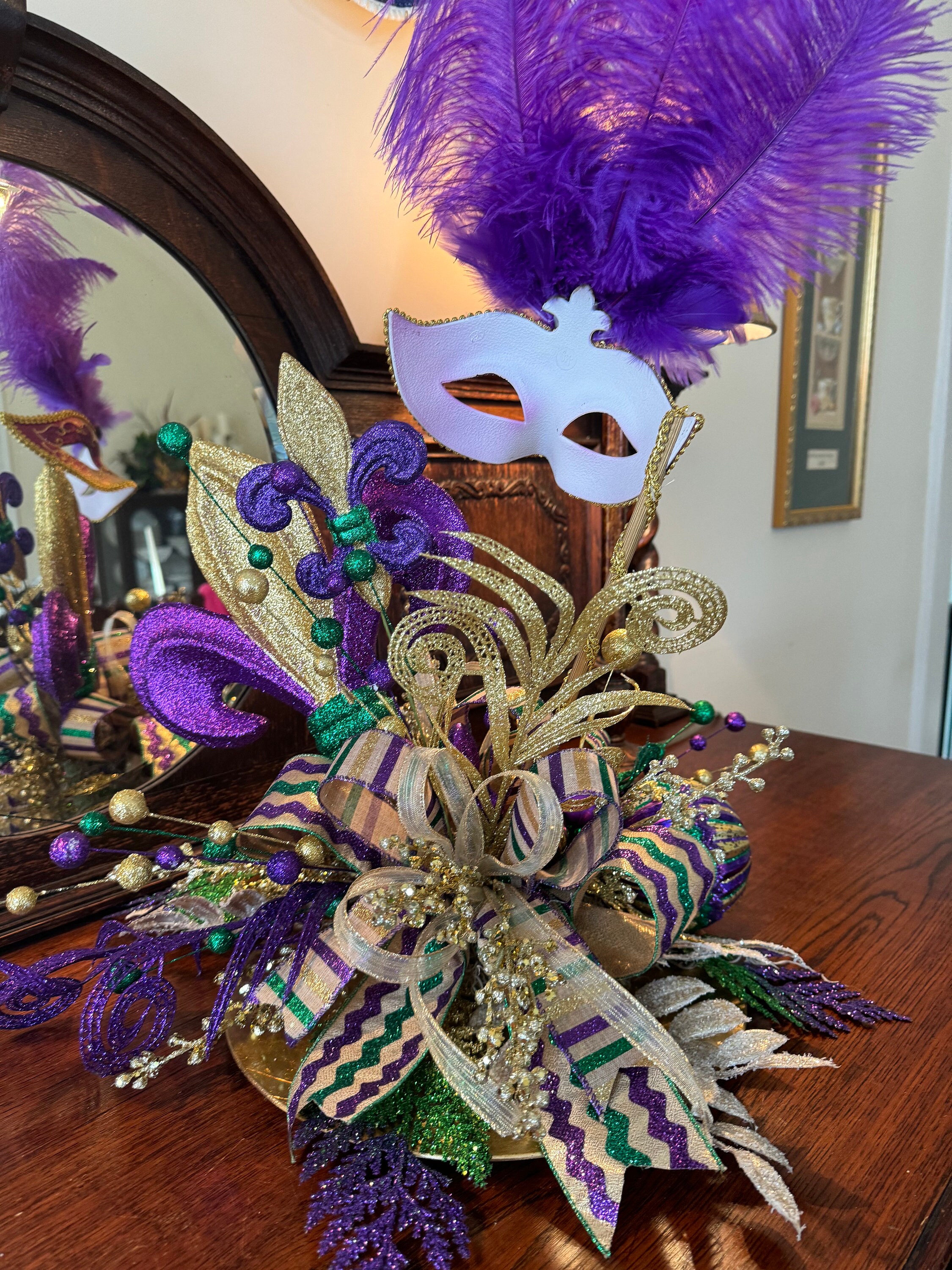 mardi gras tabletop decor