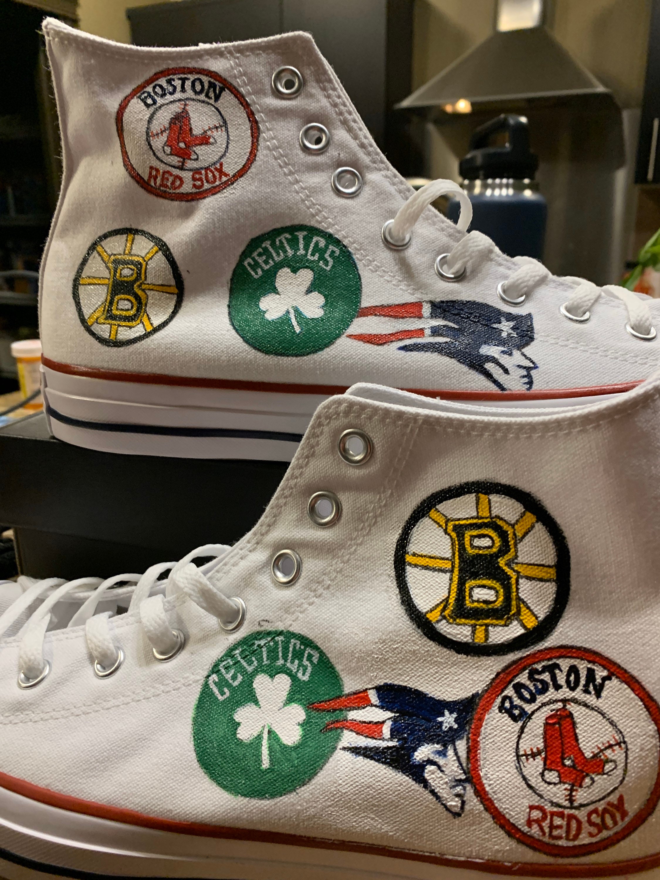 Inducir ganancia pañuelo Custom Painted Converse Inspired by Boston Sports Teams. - Etsy Israel