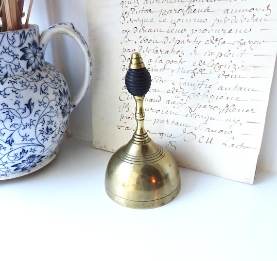 Victorian brass hand bell, ebony beehive detail on handle, maid's bell, table bell, butler bell servant's bell, great ring tone, nice patina