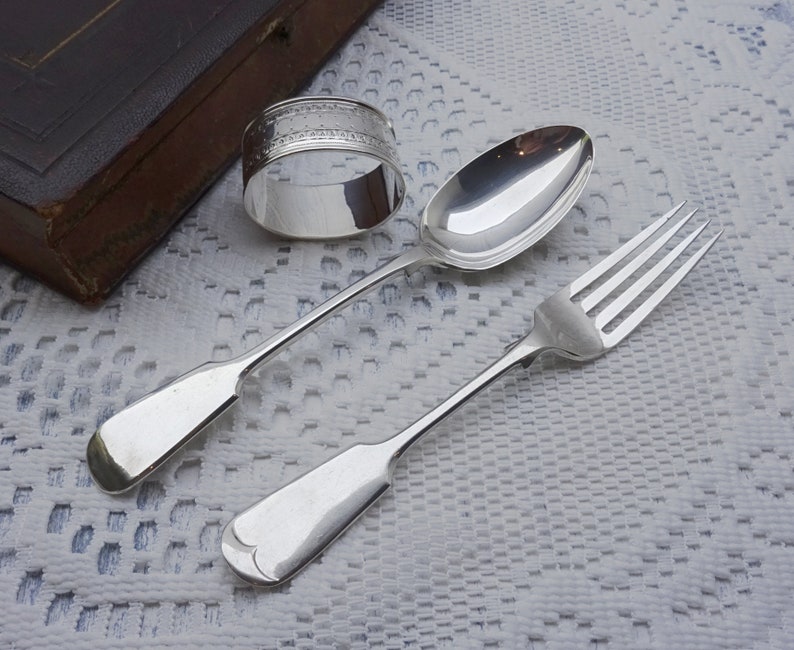 Victorian silver plated dessert cutlery book-shaped tooled leather box Engraved silver plate spoon napkin ring Parkin and Marshall. fork