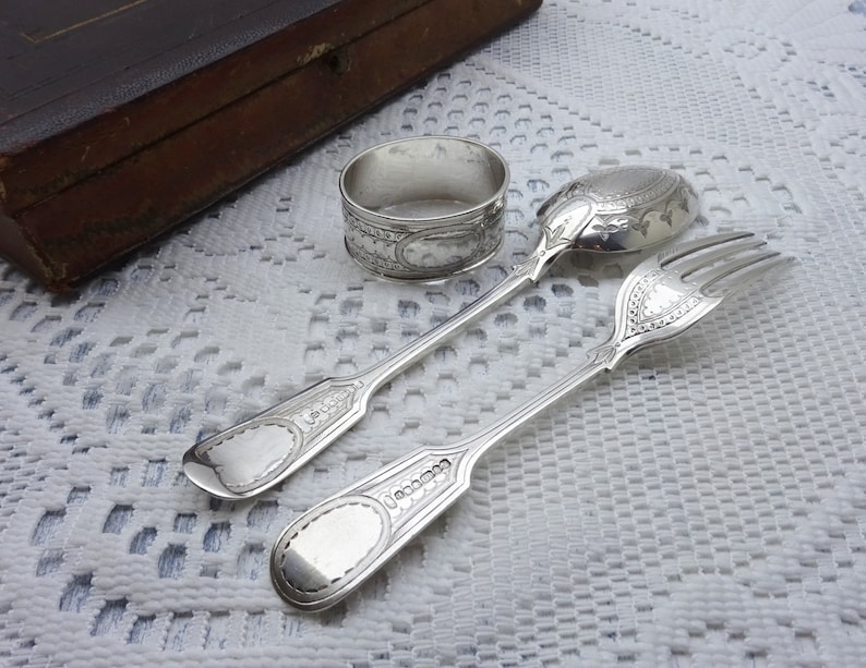 Victorian silver plated dessert cutlery book-shaped tooled leather box Engraved silver plate spoon napkin ring Parkin and Marshall. fork