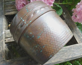 Antieke koperen jardiniere, Arts and Crafts koperen plantenbak, gardenalia, Engelse gehamerde koperen plantenpot, originele oude patina, tuinieren