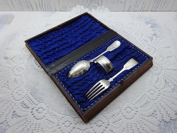 Victorian silver plated dessert cutlery book-shaped tooled leather box Engraved silver plate spoon napkin ring Parkin and Marshall. fork
