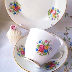 A vintage Phoenix fine bone china trio. The trio is decorated with lovely summer flowers.! c1940. Perfect for afternoon tea.