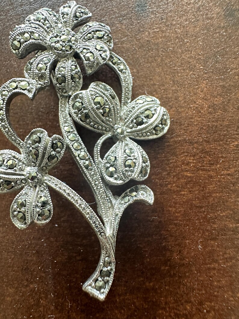 Broche Florale Vintage En Métal Doré Et Laque Polychrome - Années 1960, Pièce Unique
