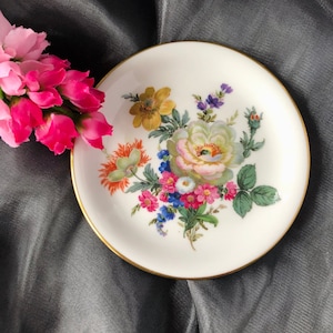 A pretty vintage bone china floral butter dish/pin dish. Made by Caverswall of Stoke-on-Trent, England, holders of a royal warrant! c1980.