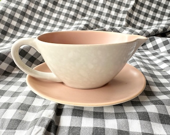 Salsera y platillo de cerámica retro de Poole: Peach Bloom/Seagull, Dorset, Inglaterra