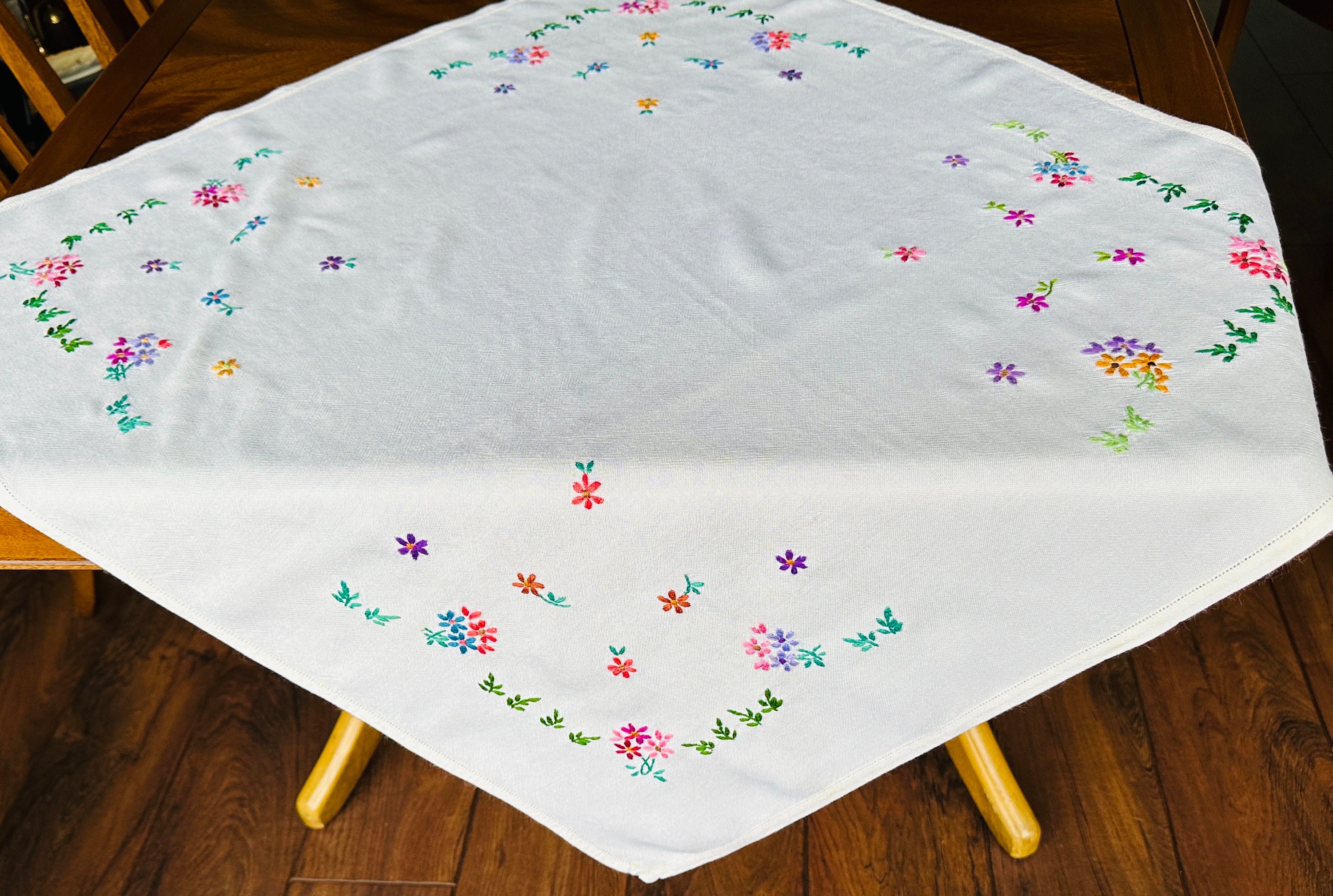 ヴィンテージ手刺繍テーブルクロス、花柄、1950年頃（34 x 31インチ