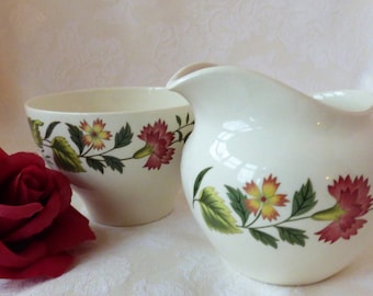 Wedgwood Box Hill Gräddkanna och sockerskålsset: Blommigt benporslin, ca 1969