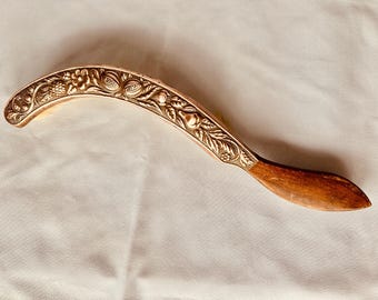Duża, zabytkowa, wiktoriańska, secesyjna, miedziana szczotka do włosów lub szczotka do kapeluszy. Piękny, zabytkowy przedmiot z ok. XIX wieku.
