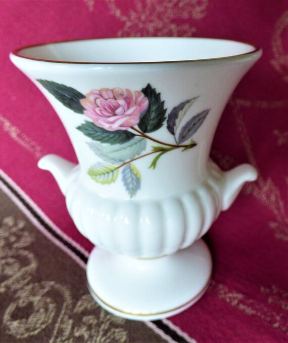 A Vintage Wedgwood Bone China 'hathaway Rose' Small Urn Shaped