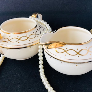 An elegant vintage Ellgreave cream jug and sugar bowl. Smart cream porcelain with gold detail c1950. Fabulous to look at and to use!