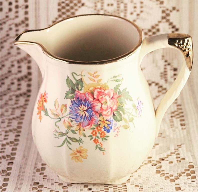 A vintage Alfred Meakin jug decorated with chintzy flowers Etsy