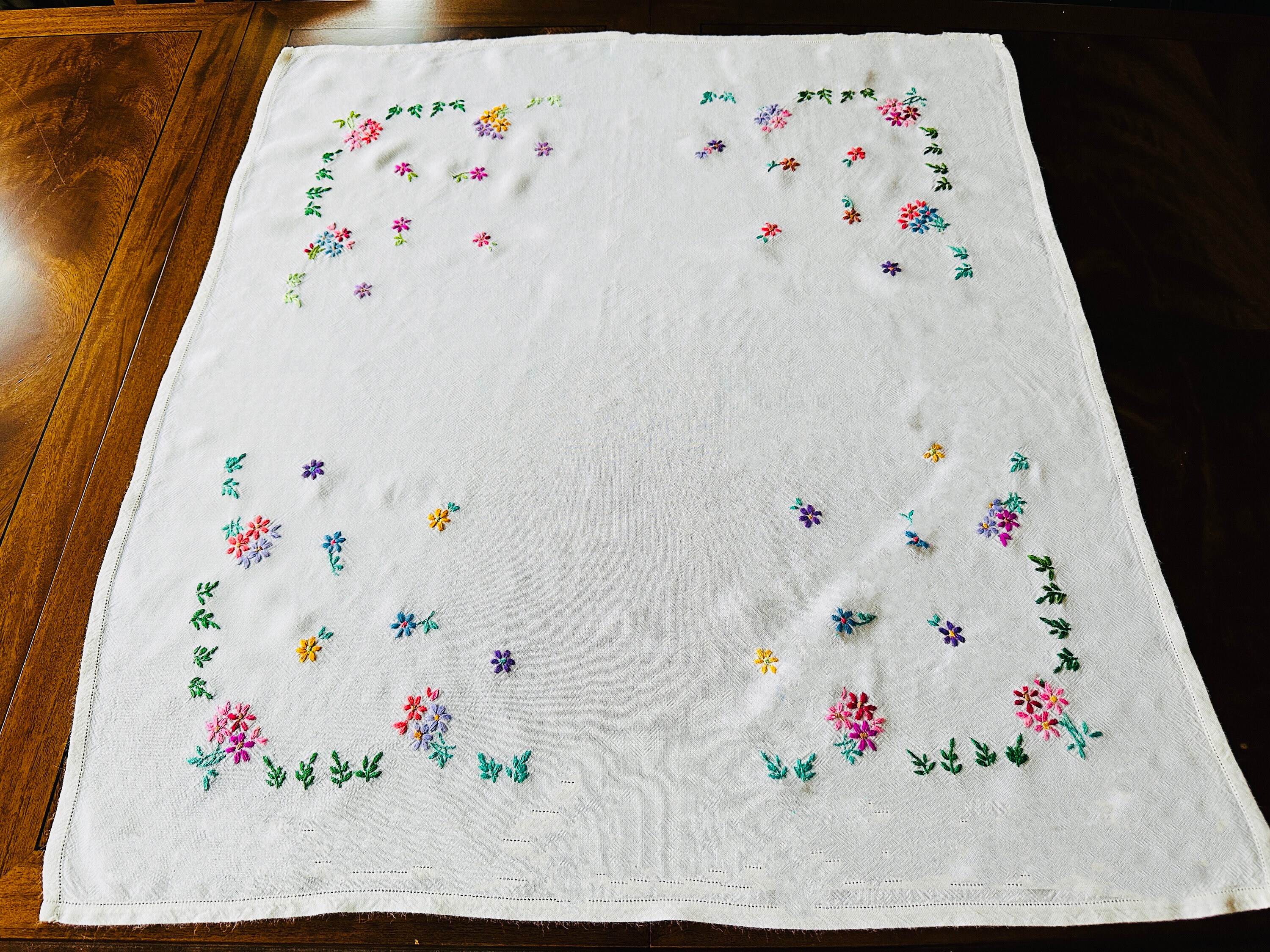 ヴィンテージ手刺繍テーブルクロス、花柄、1950年頃（34 x 31インチ