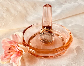 A pretty vintage Art Deco ring holder, in a pretty shade of peach. A sweet gift.