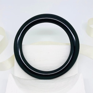 Handgefertigter Schwarzer Armreif: Onyxglas Accessoire-Moderner Glasschmuck (Größe 21 cm)