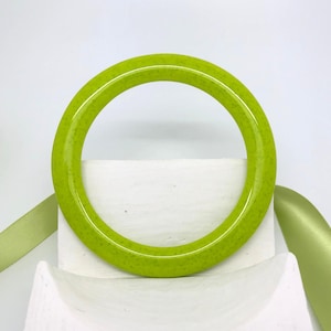 Handmade Lemongrass Glass Bangle Bracelet: Modern Green Accessory (Size 8.25)