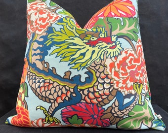 Schumacher Chiang Mai Dragon Innen- / Außen doppelseitig Aqua Kissen Sofa Dekokissenbezug