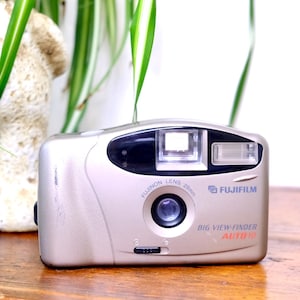 Vintage Fujifilm Big Viewfinder 35mm Film Camera - Y2K Point & Shoot