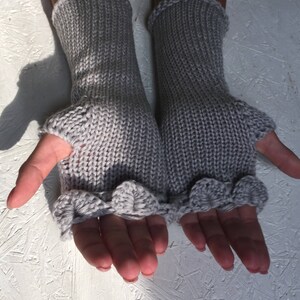 Knitt gray fingerless gloves dragon scale knit gloves arm warmers winter gloves women wrist warmers women gift long fingerless mittens image 7