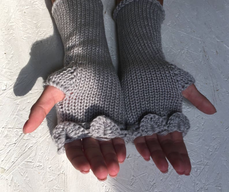 Knitt gray fingerless gloves dragon scale knit gloves arm warmers winter gloves women wrist warmers women gift long fingerless mittens image 7