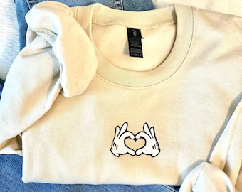 Felpa con ricamo "Mickey Heart Hands", felpa Disney Emoji Love